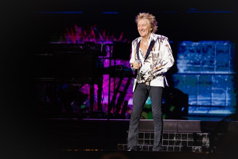 Rod Stewart anuncia turnê de despedida para 2027