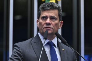 www.deixaeutefalar.com.br Moro faz caminhada, sabatina e reuniões em Curitiba e Londrina