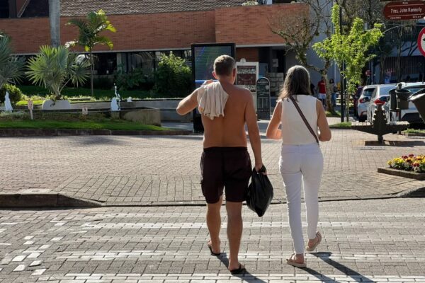 Primavera começa com 33,8 °C em SC e alerta vermelho do Inmet