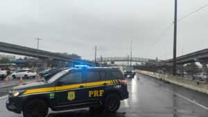 Dois morrem em acidente com caminhões na BR-290 em Porto Alegre