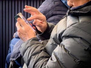 Google remove 40 canais de falsos médicos de IA após denúncias