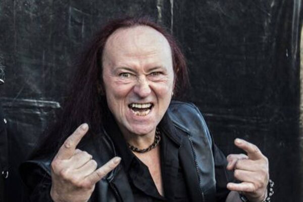 Vocalista do Venom, Conrad Cronos Lant, morre aos 63 anos
