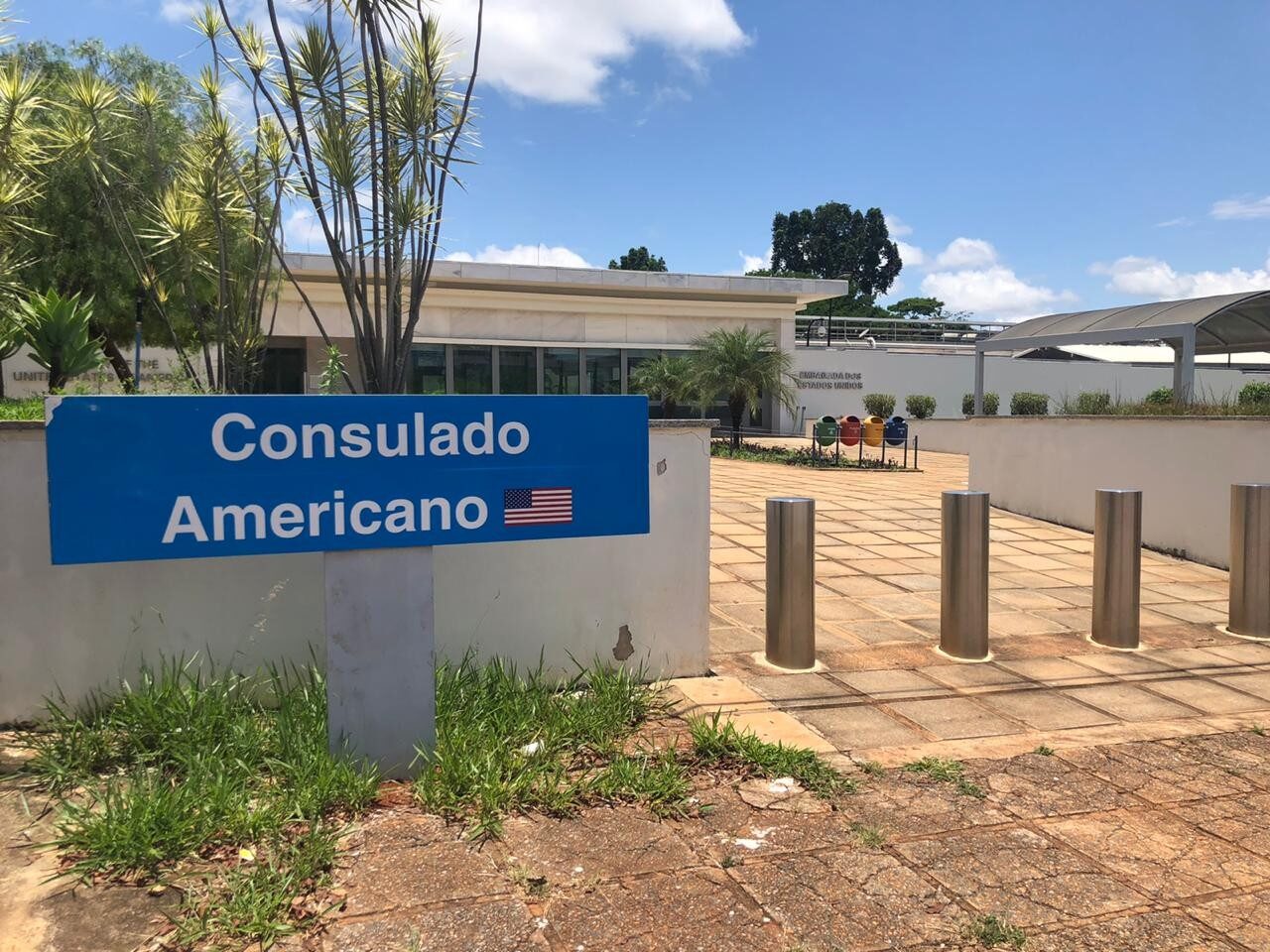 www.deixaeutefalar.com.br EUA suspendem atendimento em embaixada e consulados no Brasil